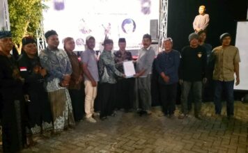 Penyerahan tanda tangan dukungan pendaftaran Prasasti Kusambyan untuk ditetapkan sebagai cagar budaya./bongkah.id/Karimatul Maslahah/
