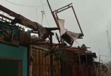 atap milik warga Jombang usai diterjang angin kencang./bongkah.id/Karimatul Maslahah/