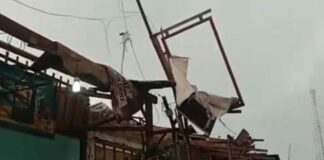 atap milik warga Jombang usai diterjang angin kencang./bongkah.id/Karimatul Maslahah/