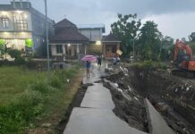 Kondisi ruas jalan cor beton (rigid) Cupak–Asemgede di Desa Asemgede, Kecamatan Ngusikan, Jombang./bongkah.id/Karimatul Maslahah/