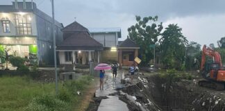 Kondisi ruas jalan cor beton (rigid) Cupak–Asemgede di Desa Asemgede, Kecamatan Ngusikan, Jombang./bongkah.id/Karimatul Maslahah/