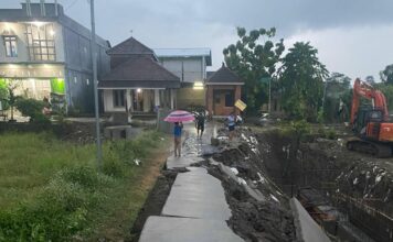 Kondisi ruas jalan cor beton (rigid) Cupak–Asemgede di Desa Asemgede, Kecamatan Ngusikan, Jombang./bongkah.id/Karimatul Maslahah/