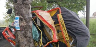 truk yang terlibat lakalantas tunggal di Mojowarno, Jombang./bongkah.id/Karimatul Maslahah/