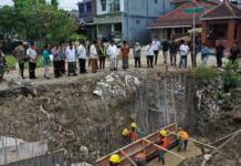 jalan cor di ruas Cupak–Asemgede, Desa Asemgede, Kecamatan Ngusikan, yang menyebabkan akses warga terputus total