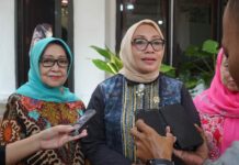 Menteri PPPA Arifah Fauzi saat berkunjung ke PP Bahrul Ulum Tambakberas, Jombang./bongkah.id/Karimatul Maslahah/
