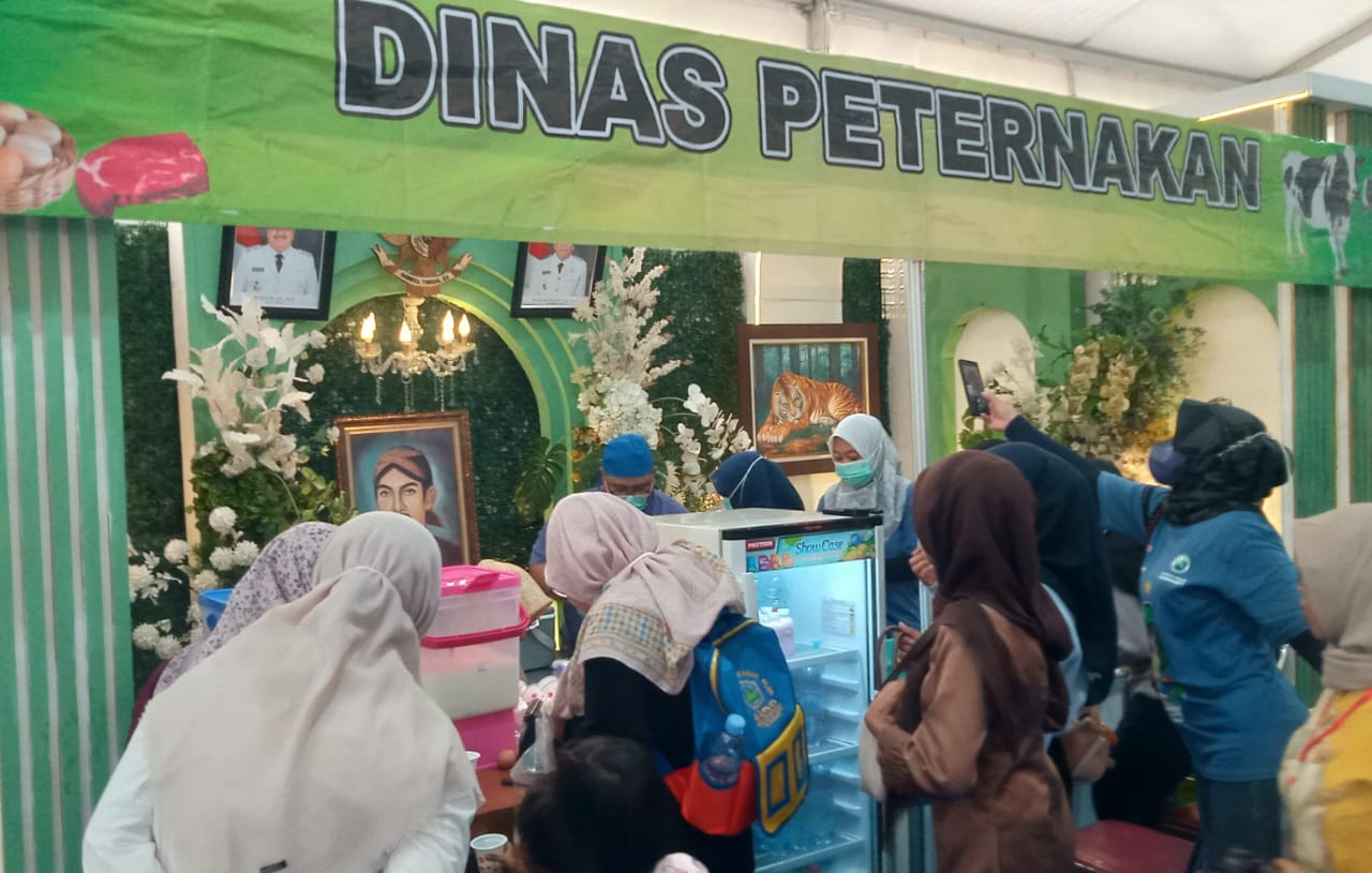 Stand Dinas Peternakan Jombang pada kegiatan Jombang Fest di alun-alun./bongkah.id/Karimatul Maslahah/