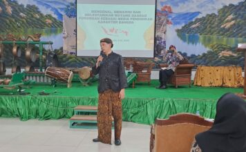 Wayang Gagrag Porongan Diseminarkan di SMP PGRI 1 Buduran