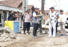 Bupati Sidoarjo Subandi Kecewa Proyek Perbaikan Jalan dan Jembatan Mengalami Keterlambatan