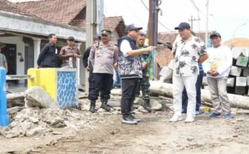 Bupati Sidoarjo Subandi Kecewa Proyek Perbaikan Jalan dan Jembatan Mengalami Keterlambatan