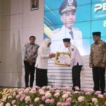 Bupati Mojokerto Al Barra Terima Penghargaan OPOP untuk Kemandirian Pesantren