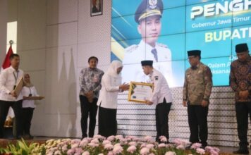 Bupati Mojokerto Al Barra Terima Penghargaan OPOP untuk Kemandirian Pesantren
