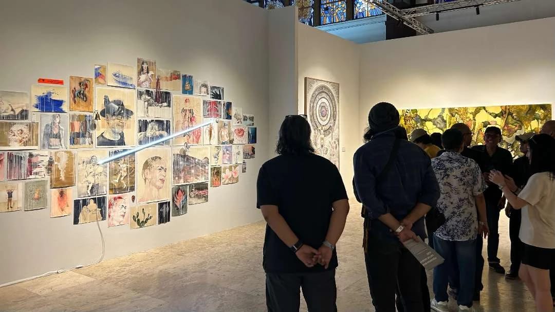 Seni dan budaya bukan sekadar tontonan, tetapi denyut yang membentuk identitas kota dan warganya. Di setiap goresan ada cerita tentang hakekat manusia dan kosmologinya.