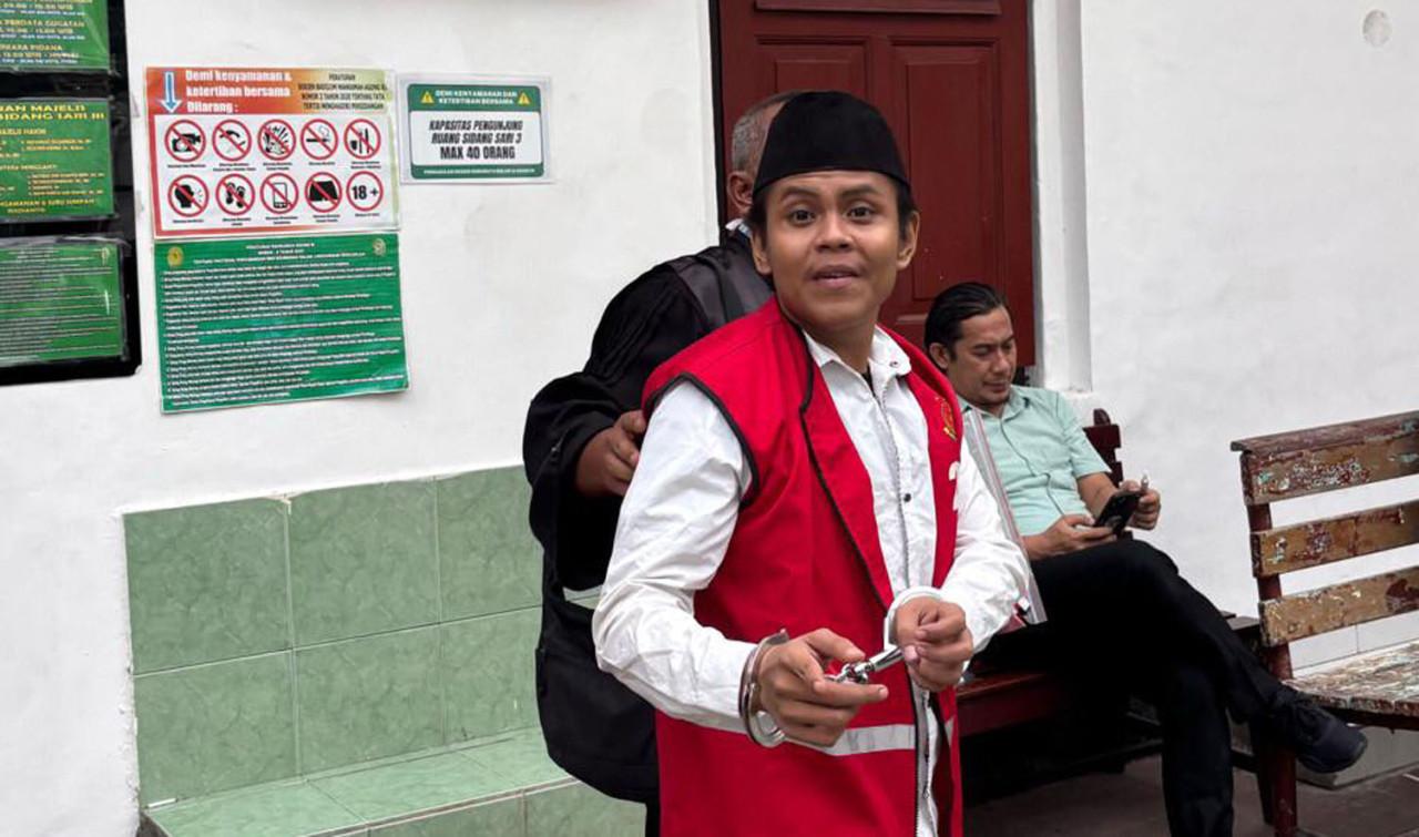 Tahanan politik Alfarisi bin Rikosen.