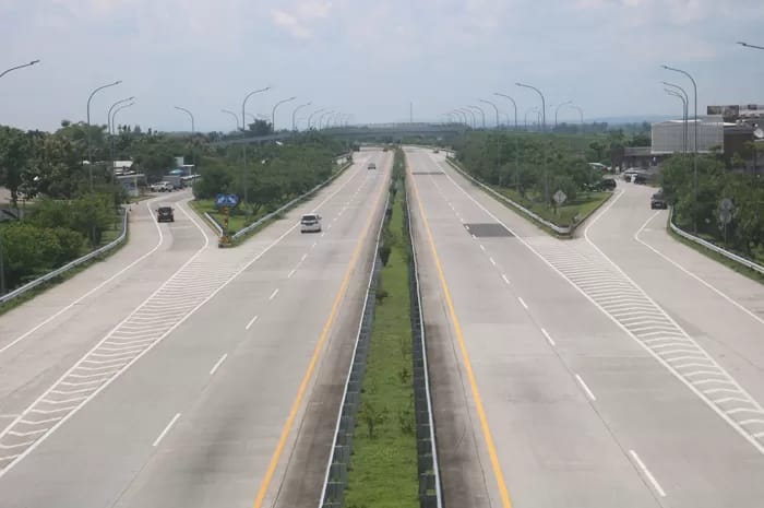 Pembangunan jalan tol tak hanya menjadi jalan yang dilalui, tetapi juga arah yang menumbuhkan.