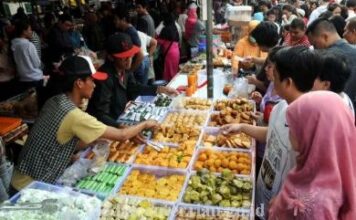 Takjil Ramadan Denyut Ekonomi Rakyat yang Terus Hidup