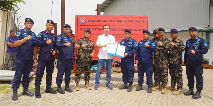 Penyegelan lahan PT Smelting Smelter (SSM) di Gresik yang diduga melakukan reklamasi tanpa izin dari Kementerian Kelautan dan Perikanan (KKP)