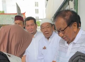 Penerima Zakat Mengular di Masjid Cheng Ho, 30.000 Warga Surabaya Terima Bantuan Rp 500.000