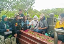 Ketika Gombloh Wafat, Pemujanya Merasa Kiamat (2)