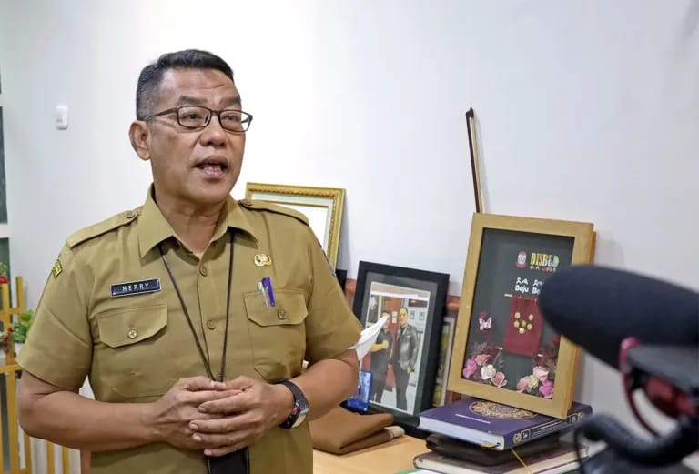 Plt. Kepala Disbudporapar Kota Surabaya Hery Purwadi.