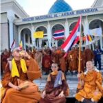 Puluhan bhikkhu dari sejumlah negara singgah di Surabaya dalam rangkaian Indonesian Walk for Peace 2026