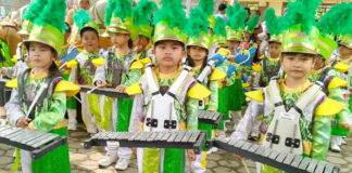 HUT ke-21 SMK Negeri 1 Jetis berlangsung meriah lewat lomba drum band anak yang diikuti 31 grup.