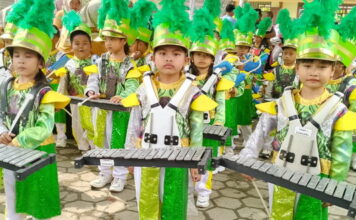 HUT ke-21 SMK Negeri 1 Jetis berlangsung meriah lewat lomba drum band anak yang diikuti 31 grup.