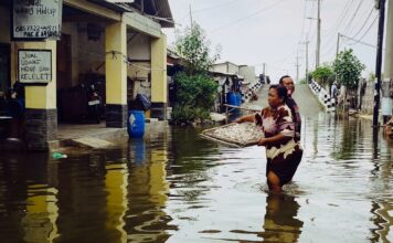 Banjir Rob Rendam 4 Desa Pesisir Sedati Sidoarjo, Aktivitas Nelayan dan Tambak Terganggu Banjir rob merendam empat desa pesisir di Sedati, Sidoarjo