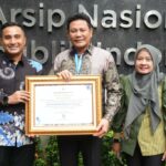 Pemkab Sidoarjo meraih predikat AA dari ANRI dengan nilai 90,84 dalam pengawasan kearsipan 2025. Capaian ini memperkuat reformasi birokrasi dan digitalisasi arsip