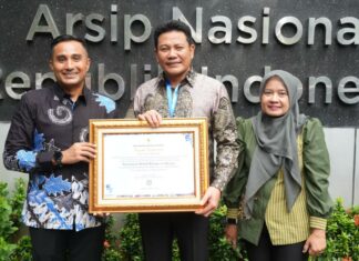 Pemkab Sidoarjo Raih Predikat AA ANRI 2025, Bukti Tata Kelola Arsip Kian Modern dan Transparan Pemkab Sidoarjo meraih predikat AA dari ANRI dengan nilai 90,84 dalam pengawasan kearsipan 2025. Capaian ini memperkuat reformasi birokrasi dan digitalisasi arsip
