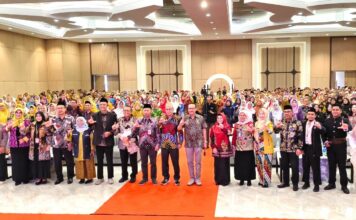 Kepala Disdikbud Sidoarjo Tirto Adi menegaskan sekolah unggul ditentukan kualitas guru dan kepala sekolah, bukan fasilitas mewah