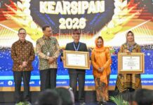 Maestro ludruk Surabaya, Cak Kartolo, resmi menerima penghargaan Registrasi Memori Kolektif Bangsa (MKB)