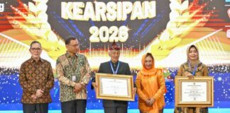 Maestro ludruk Surabaya, Cak Kartolo, resmi menerima penghargaan Registrasi Memori Kolektif Bangsa (MKB)