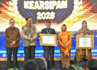 Maestro ludruk Surabaya, Cak Kartolo, resmi menerima penghargaan Registrasi Memori Kolektif Bangsa (MKB)