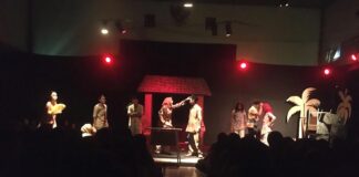 Rayakan dua dekade, Teater Ambigu SMAN 1 Sidoarjo (Smanisda) sukses pentaskan drama kolosal 'Bidas' bertema lingkungan yang memukau ratusan siswa.