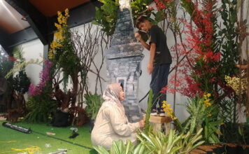 Duta Indonesia Hanya Bawa Bendera Tanpa Anggrek ke Pameran Malaysia Duta Indonesia, Rudy T. Mintarto, tidak membawa satu pun tanaman anggrek asli dari Indonesia ke ajang bergengsi tersebut.