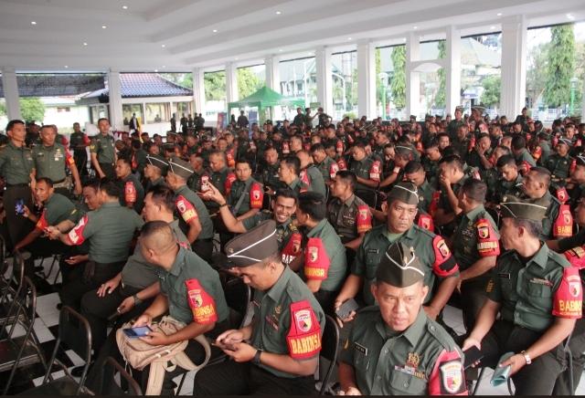 Koalisi Masyarakat Sipil menolak pelibatan Babinsa dalam jejaring informasi perpajakan karena dinilai mengancam perlindungan data pribadi. DJP menegaskan Babinsa bukan petugas pemeriksa maupun pemungut pajak.