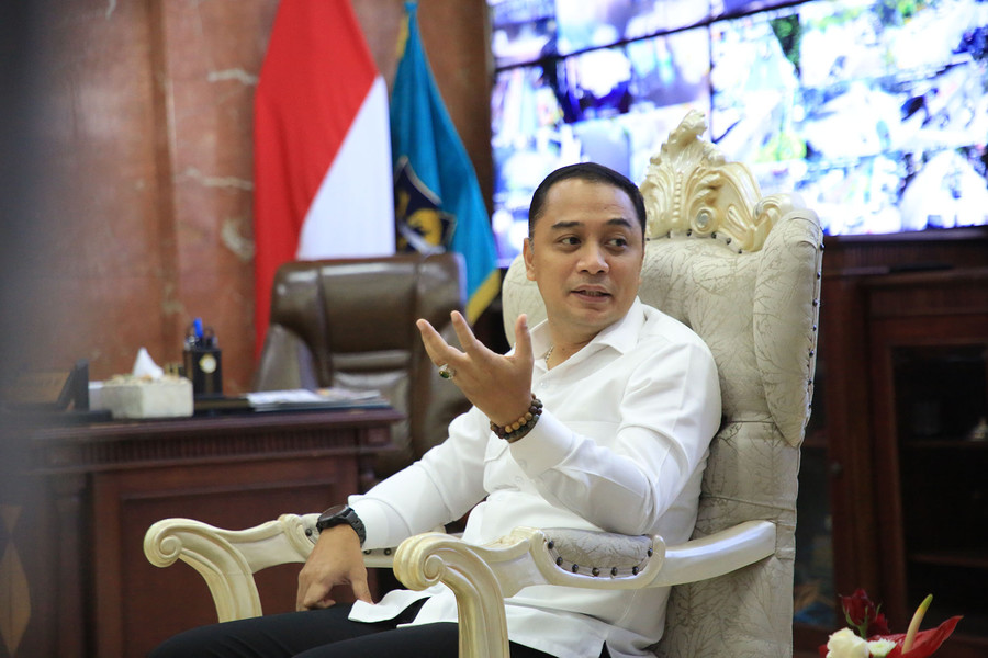 Wali Kota Surabaya Eri Cahyadi membuka pengaduan masyarakat melalui hotline Wali Kota Surabaya.