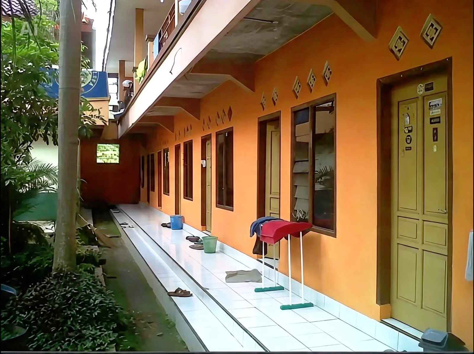 Deretan rumah kos-kosan.
