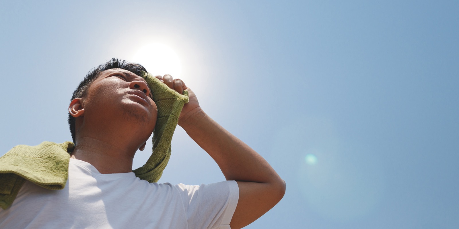 Kasus heatstroke di Surabaya mencapai 10 hingga September 2026, disertai 141 kasus dehidrasi. Kenali gejala, kelompok rentan, dan cara mencegahnya.