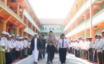 Ribuan Santri Nuris 2 Mojokerto Dapat Pesan Khusus soal Hoaks dari Kapolres Mojokerto