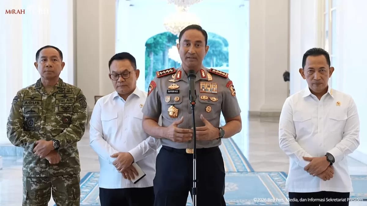 Kapolri Jenderal Suyudi Ario Seto memberikan keterangan di Kompleks Istana Kepresidenan, Jakarta, terkait penanganan kasus karhutla yang melibatkan korporasi.